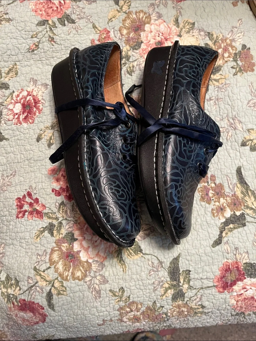 Alegria Navy Lace-Up Floral-Patterned oxfords